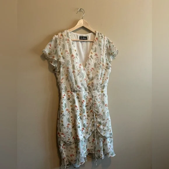 Sam Edelman Floral Dress, Ruched Waist, Cream color, Size 8 - Picture 3 of 10